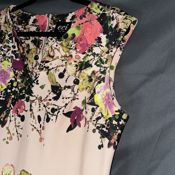 Pink floral V-neck dress - Picture 5 of 8